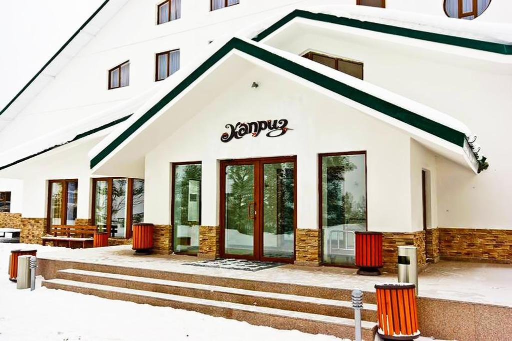 Kapriz Karakol Hotel Exterior photo